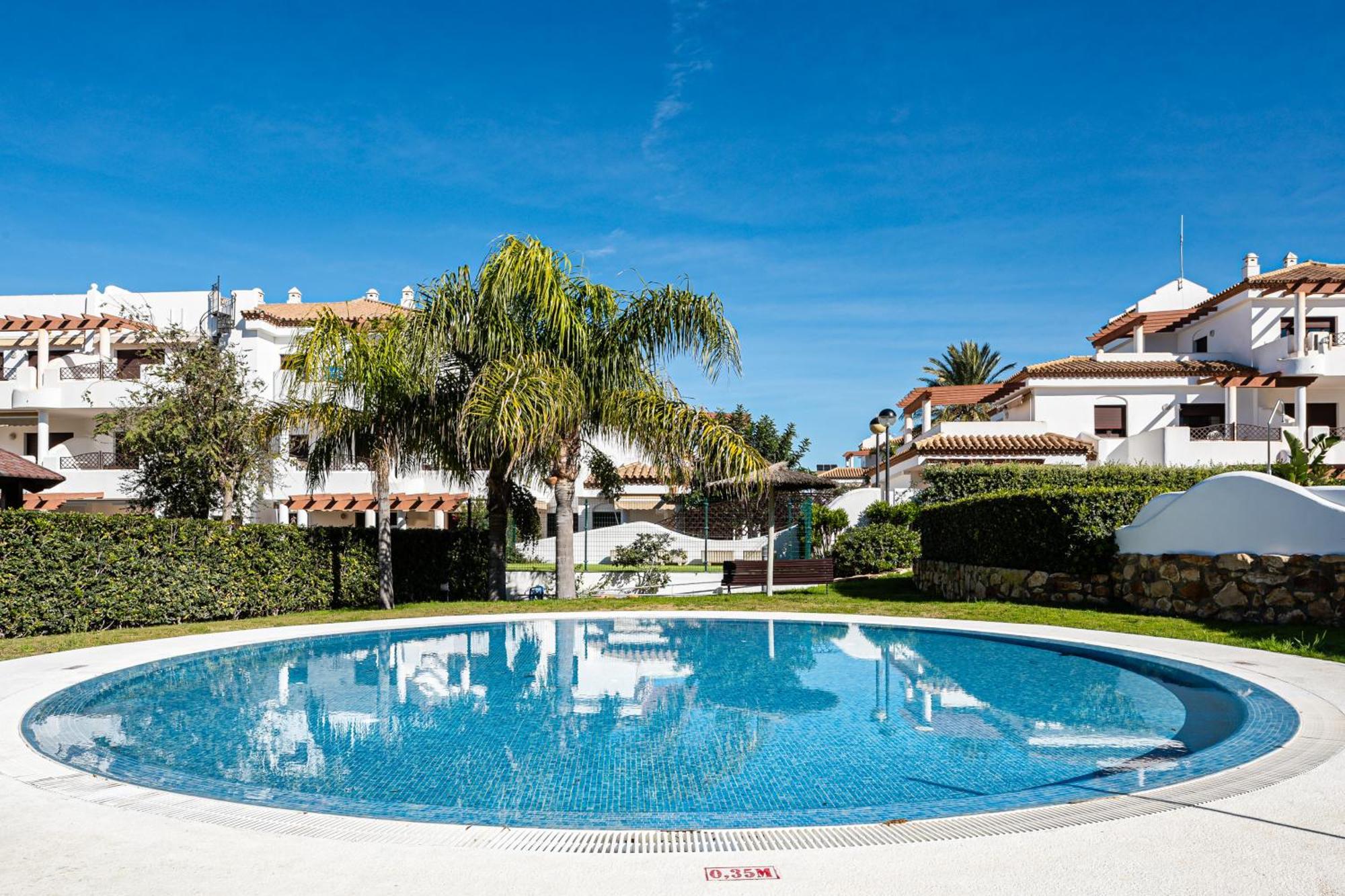 Apartamento Familiar Muy Soleado Cerca De La Playa Y Parking Incluido Chiclana de la Frontera Bagian luar foto