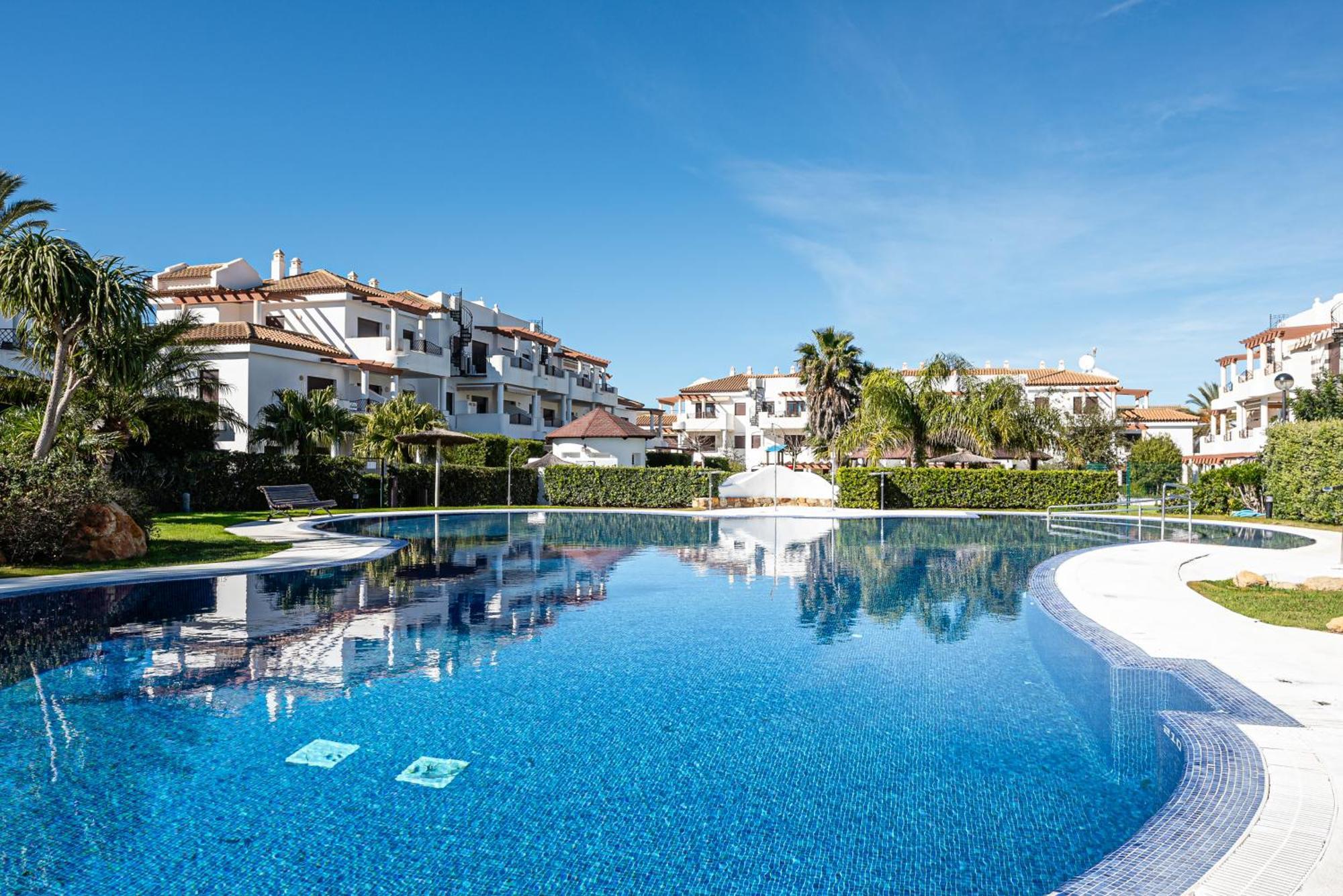 Apartamento Familiar Muy Soleado Cerca De La Playa Y Parking Incluido Chiclana de la Frontera Bagian luar foto