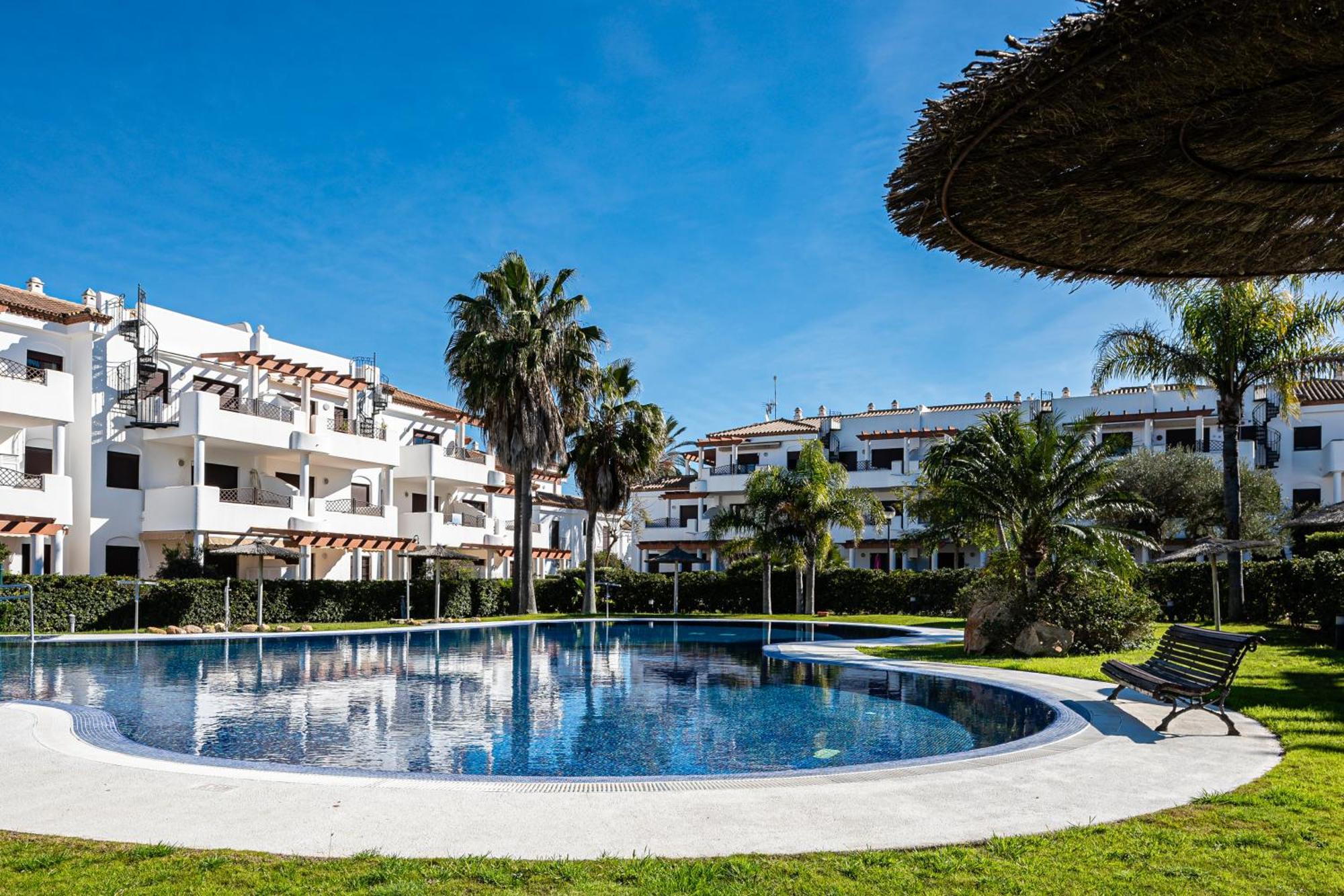 Apartamento Familiar Muy Soleado Cerca De La Playa Y Parking Incluido Chiclana de la Frontera Bagian luar foto