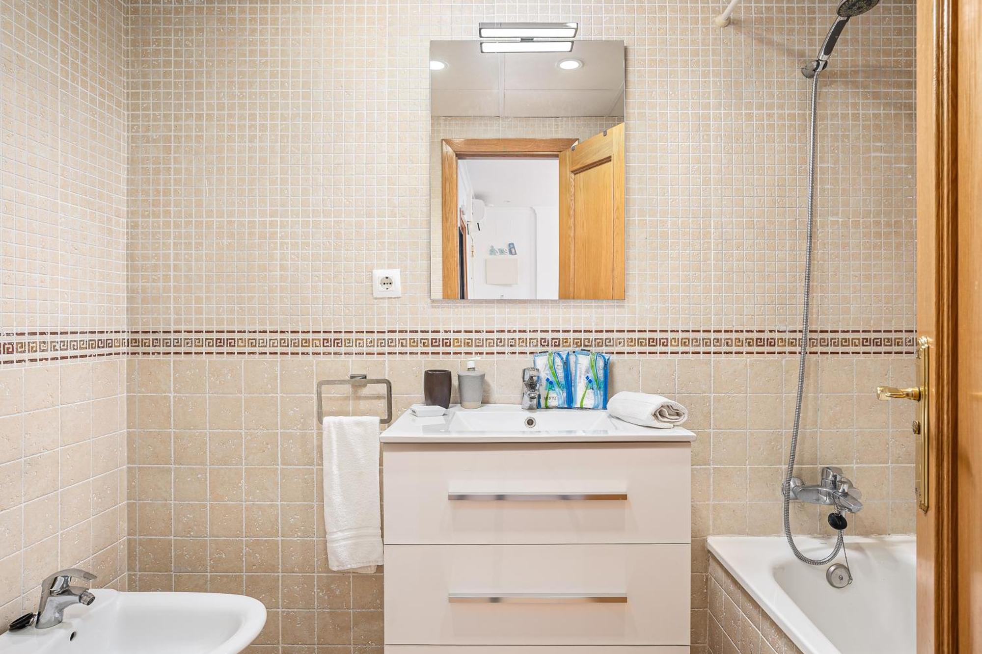 Apartamento Familiar Muy Soleado Cerca De La Playa Y Parking Incluido Chiclana de la Frontera Bagian luar foto