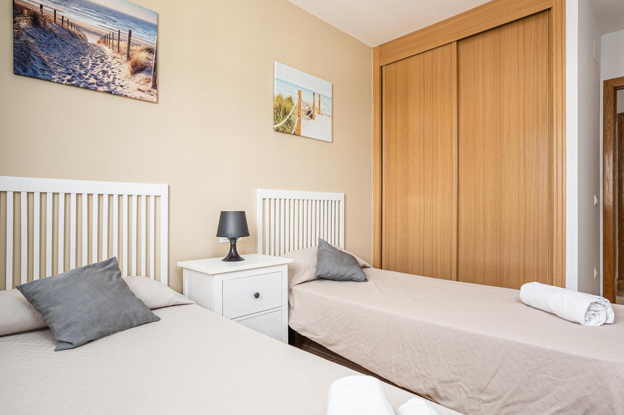 Apartamento Familiar Muy Soleado Cerca De La Playa Y Parking Incluido Chiclana de la Frontera Bagian luar foto