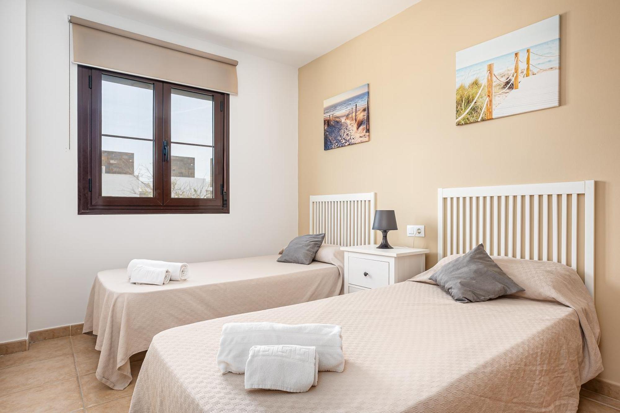 Apartamento Familiar Muy Soleado Cerca De La Playa Y Parking Incluido Chiclana de la Frontera Bagian luar foto